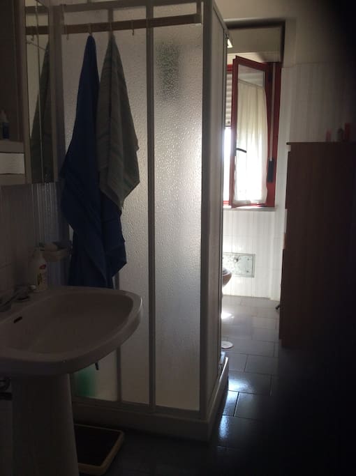 Bagno con box doccia
