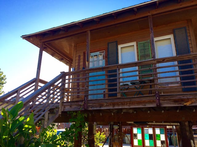 Artsy raised cabin close to everything