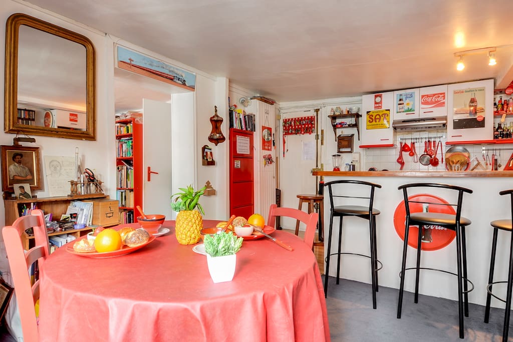 Bright Dining Room/Kitchen