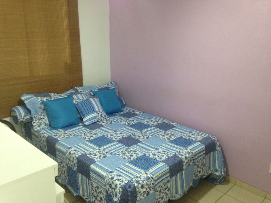 Cama de casal do quarto