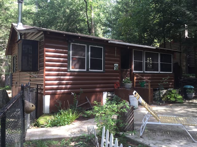 Cozy Smallwood Catskill Cabin
Pets Welcome!