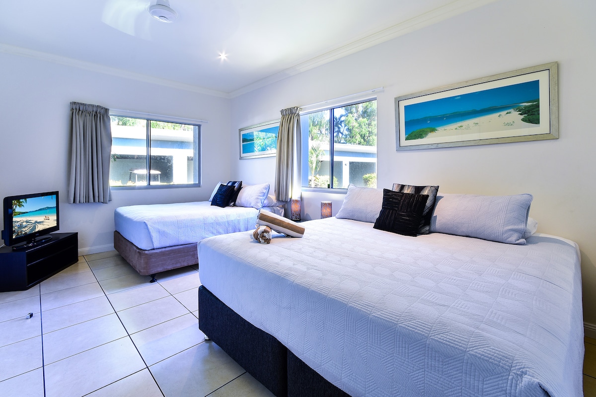 2nd Bedroom has Queen plus a King (or 2 King singles)