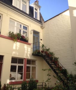 2 cozy rooms in Heidelberg's Neuenheim district