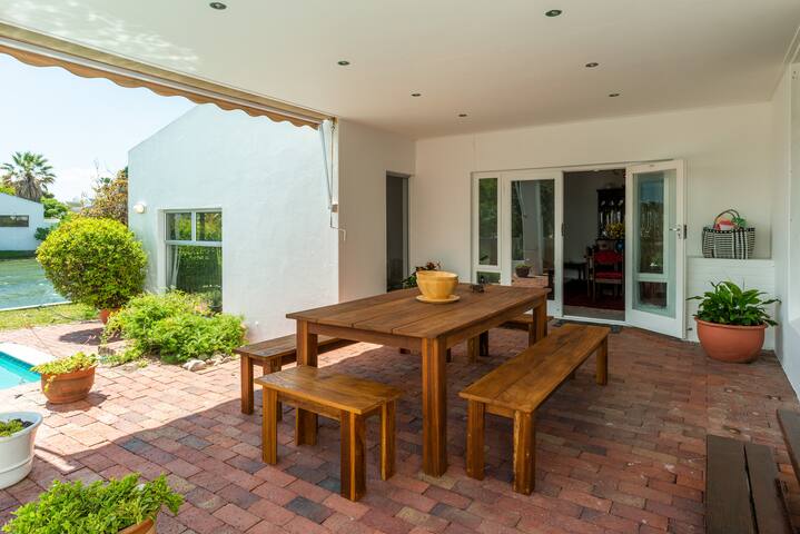 Peaceful on the water! Inverter backup! gallery image 4