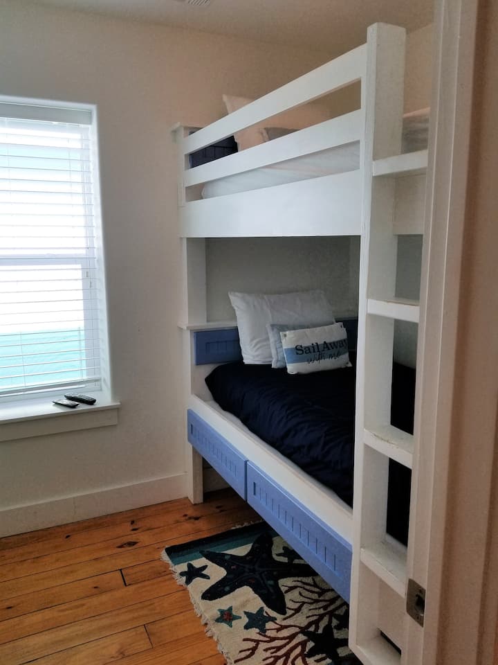 Fun bunk room for the kids