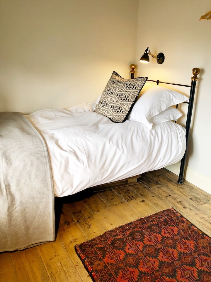 Стая с 2 единични легла 