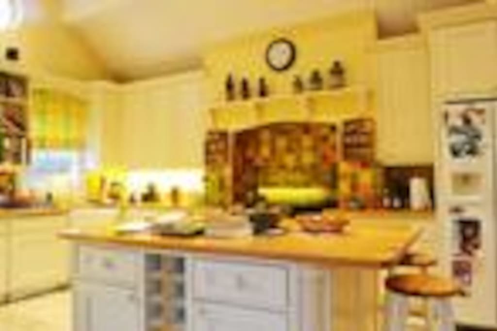 Kitchen with all mod cons. Has been used for cooking TV programmes, commercials and in films.