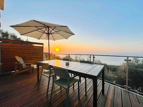 Comfortable apartment with sea view.