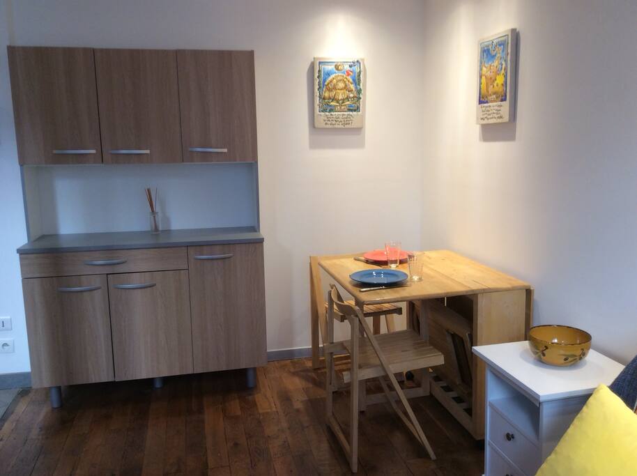 Vaisselier et petite table
