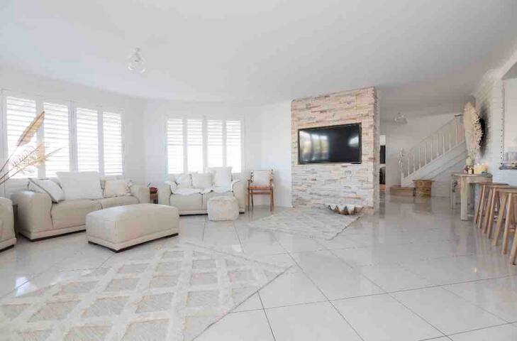 Bungalow – Luxury Beach House – Cervantes WA gallery image 5