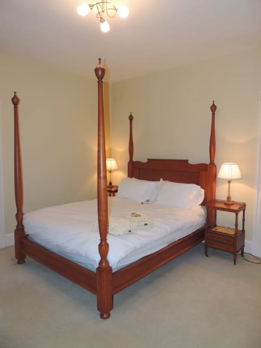 Four poster bed