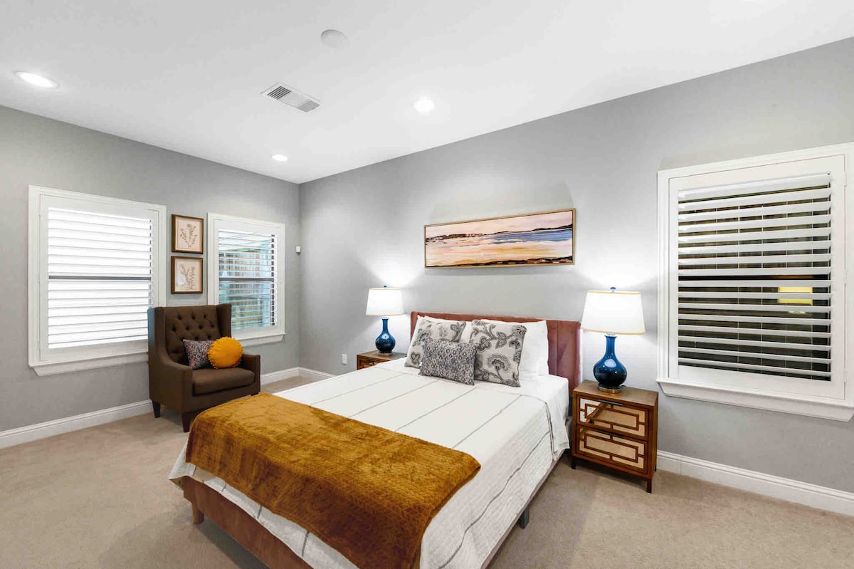 1st floor bedroom with queen bed and large space.