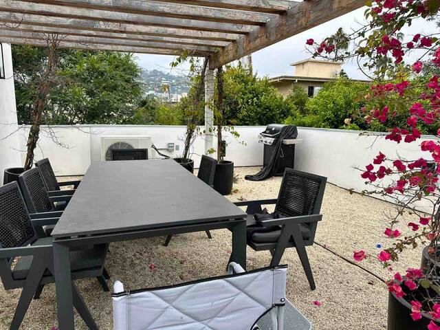 Gorgeous WeHo Townhouse gallery image 3