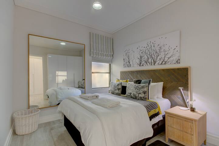 UniqueStay Paardevlei Square 4 gallery image 2