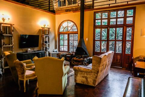 Tranquil getaway in private guesthouse