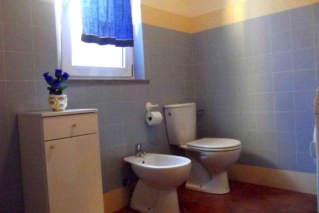 il bagno con doccia