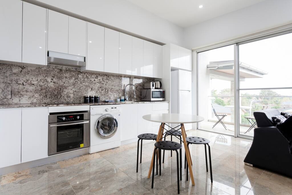 Kitchenette and Dining area
