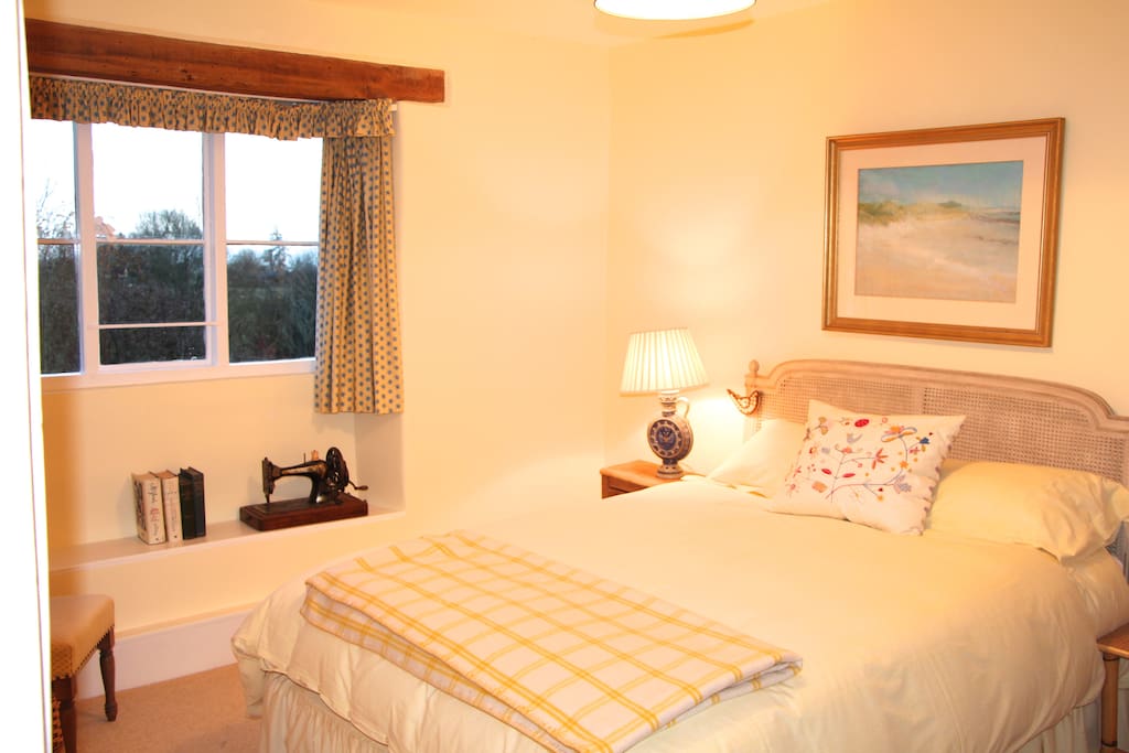 Quiet double bedroom with comfy bed and garden views
