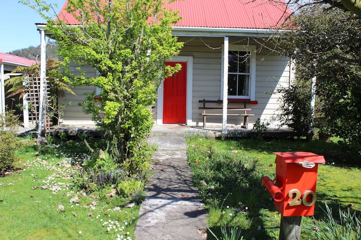 Emma S Cottage Cottages For Rent In Blackball West Coast New
