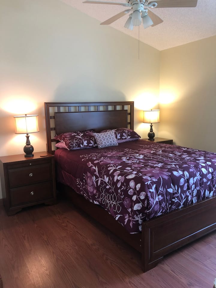 חדר שינה 2 (מאחורי הבית)