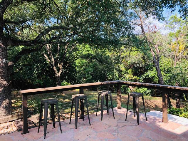 Multiple Family/Friends Setup on 2 woodsy acres! gallery image 3