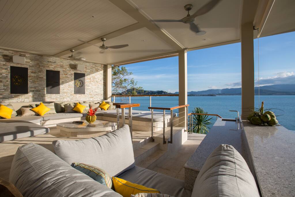 Lounge in the pool side Sala