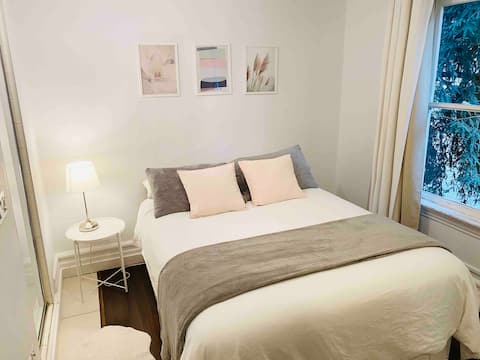 DOWNTOWN HOUSE - Room 3