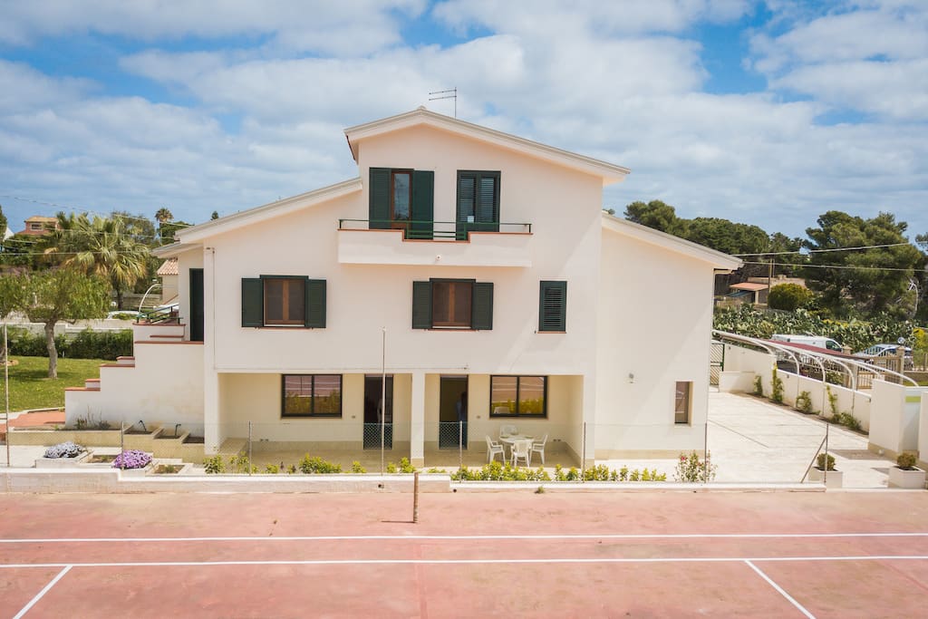 Facciata intera villa