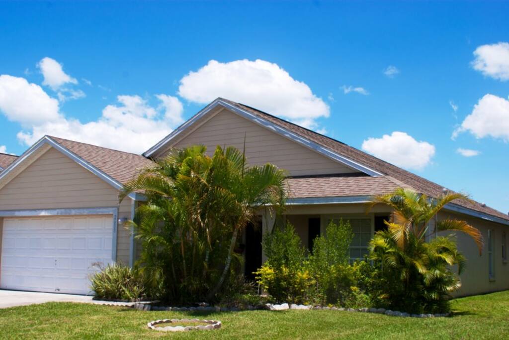 Building,Cottage,Palm Tree,Tree,Yard