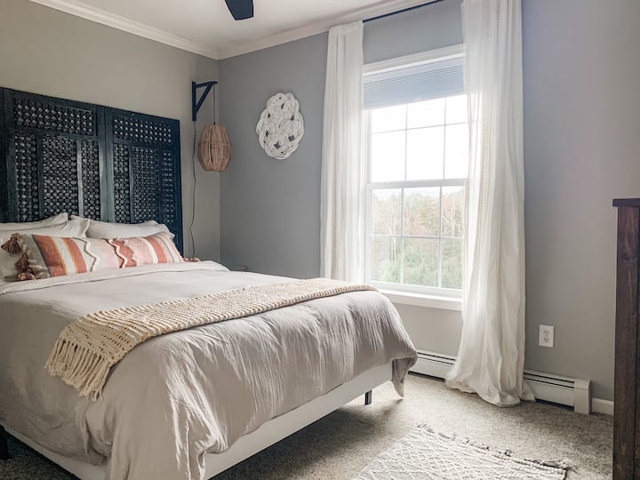 Chumba cha kulala cha 4. Kitanda cha malkia.