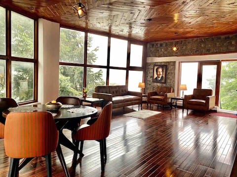 Vintage Hut Nathia Gali (Upper Floor)