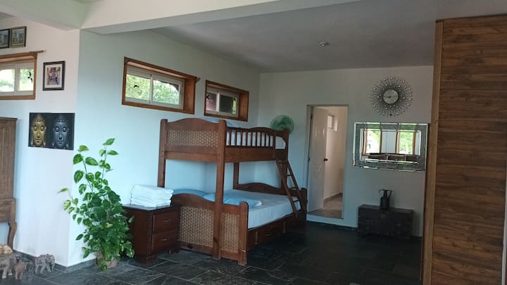 مدخل شاق للمنطقة البعيدة للحمام