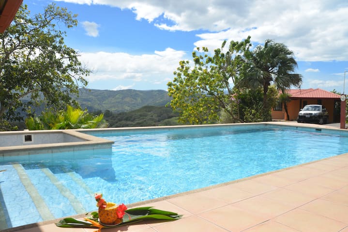 Casa Sunshine & Springwater-Free SJO pickup/dropof