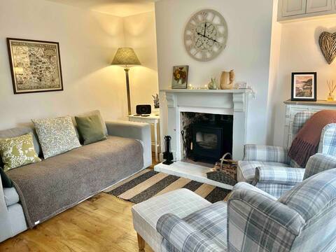 Popular Airbnb listing: New Forest retreat, cosy, pretty garden, walks. in New Forest