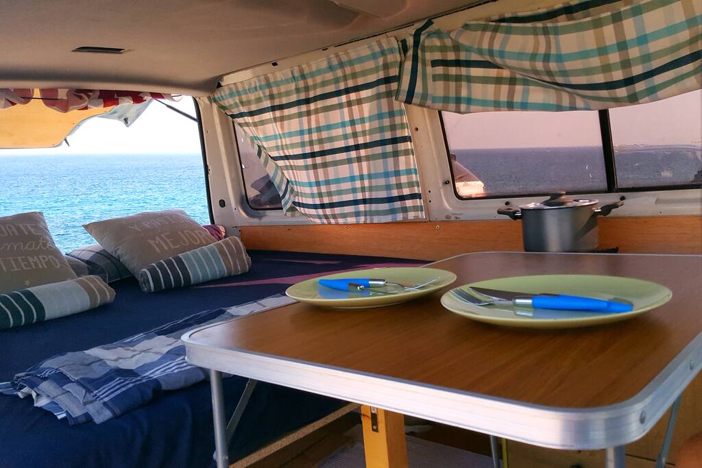 Van prepered for lunch time... you can even put the table out of the van...