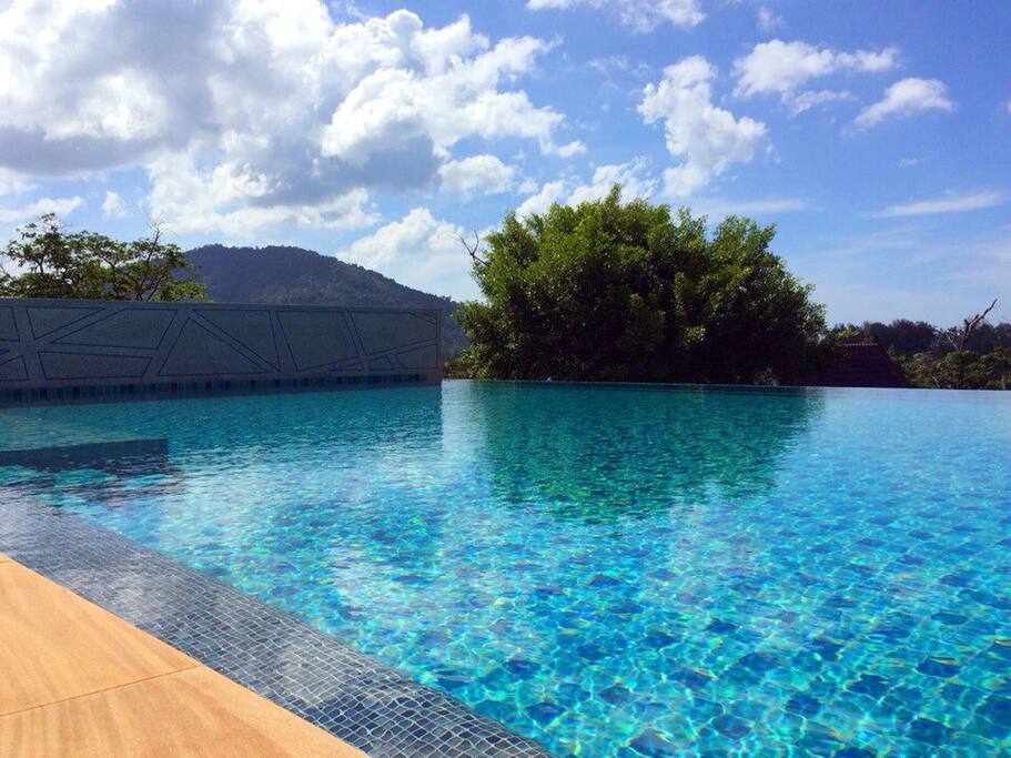 Dive in the pool or indulge in total relaxation in one of jacuzzis