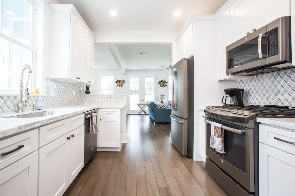 Fully equipped kitchen. 12-cup coffee maker. Fridge has water and ice. Gas range.