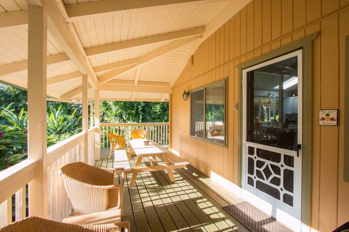 Beautiful Home One Block to Beach at Hanalei Bay gallery image 2