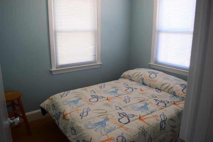 Bedroom 2 - Full Bed