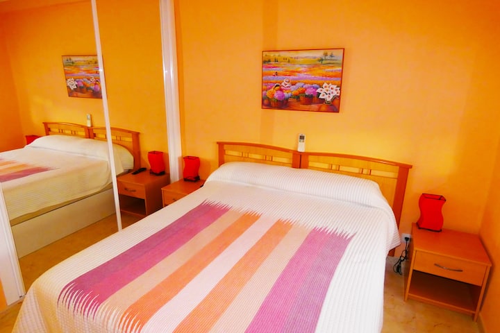 Dhoma 2 me banjë private dhe dritare me pamje nga oqeani