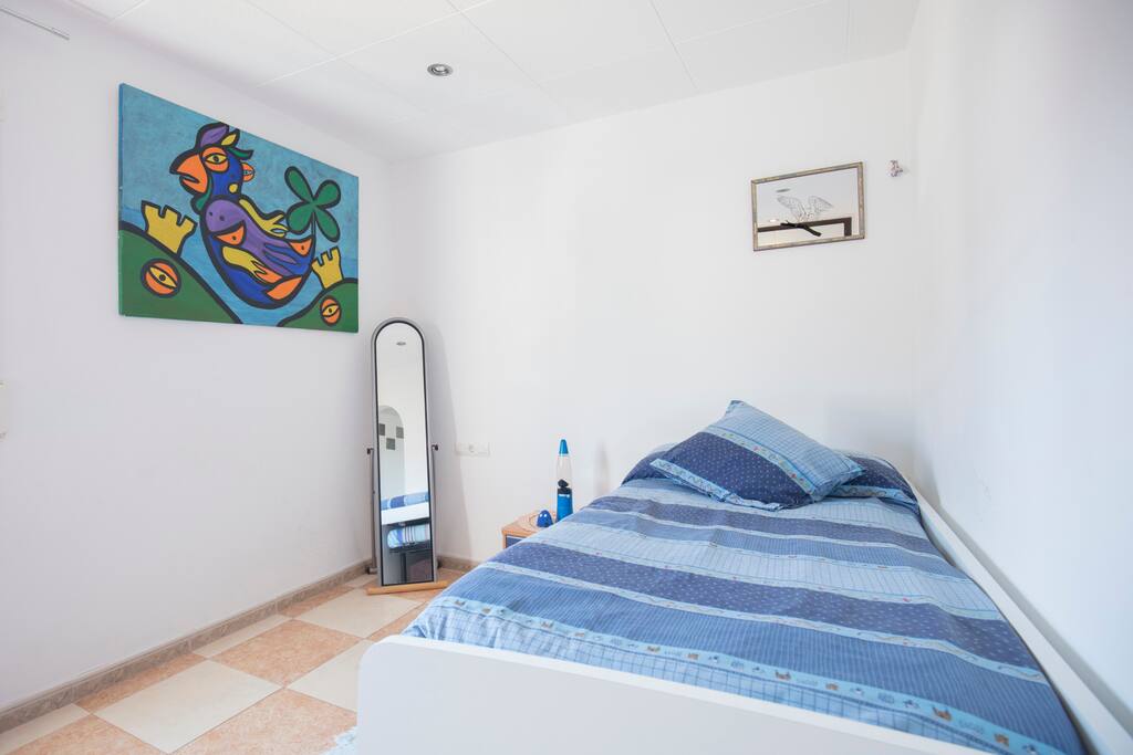 habitación doble con doble cama la segunda cama es eléctrica articulada con mucha claridad