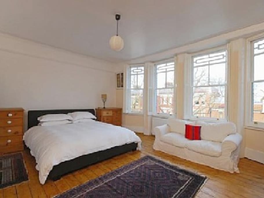Spacious Main Bedroom, Super King Bed