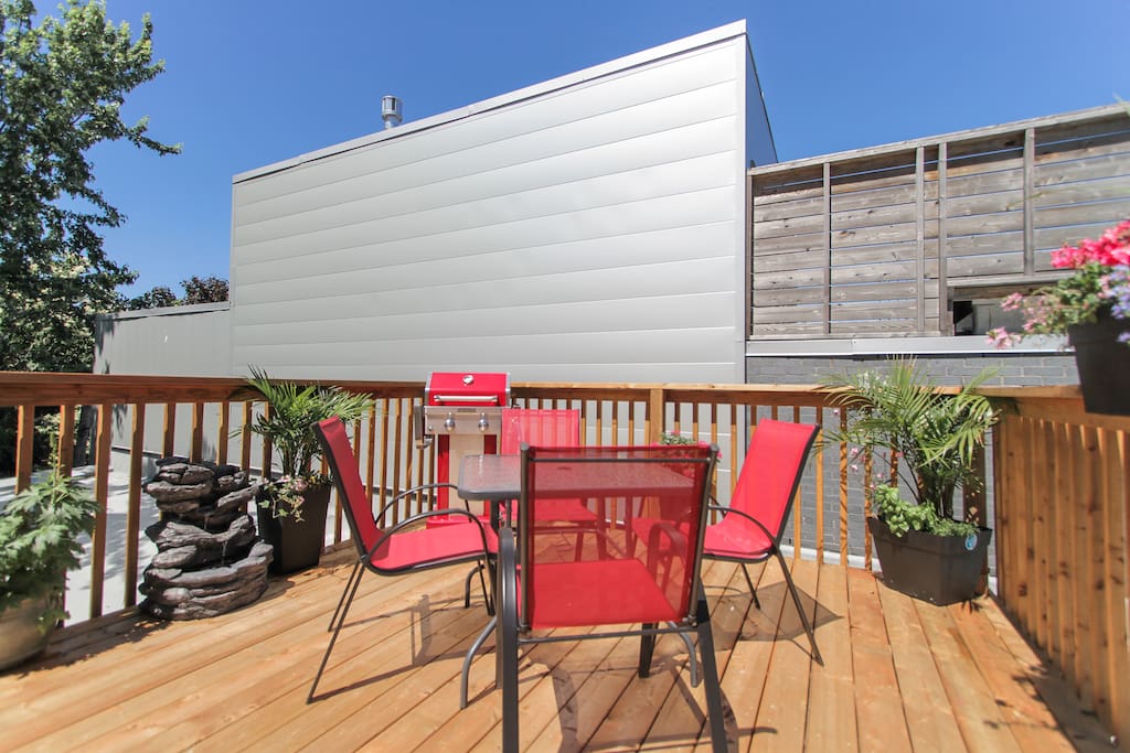 "The loft was superb and very comfortable and the patio is magnificent!" - Chloé