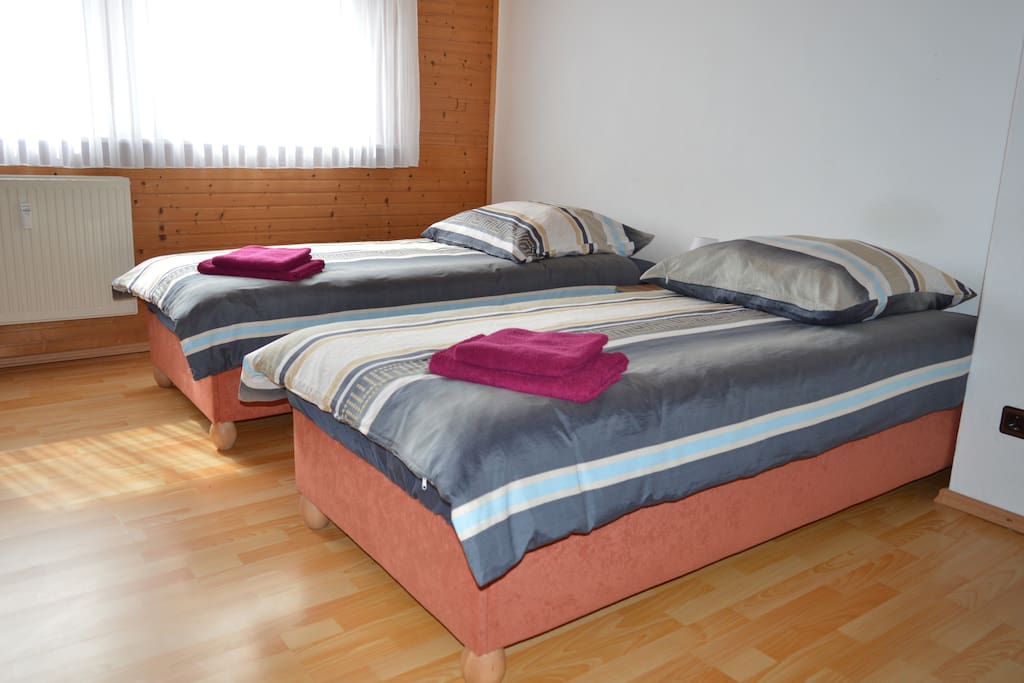 Schlafzimmer 1