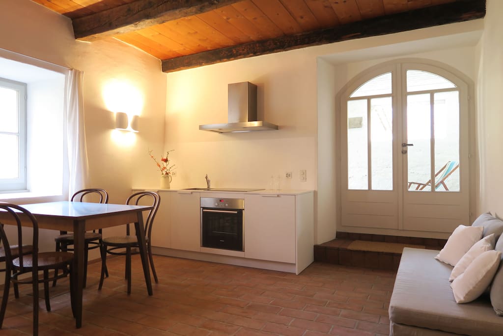 Soggiorno e cucina abitabile