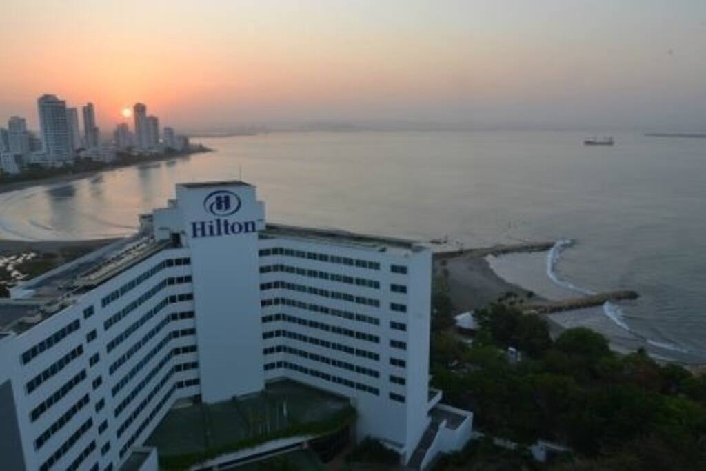 Al frente del Hotel Hilton