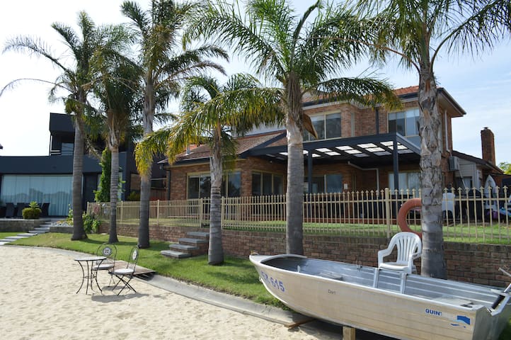 The Palms at Patterson Lakes