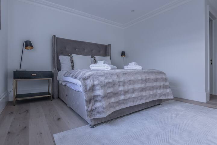 CLASSIC MANN Kensington 3 Bedroom apartment gallery image 5