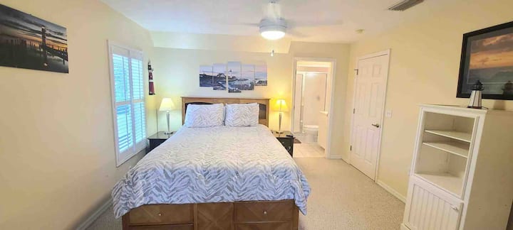 Dhoma e gjumit tre lart shkallëve. 