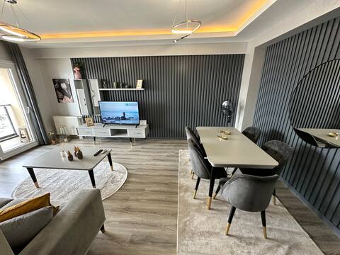Close to Central, Gated, Lake and Awm.